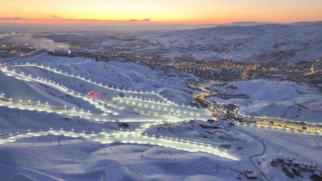 星空体育网站：新华全媒+冰雪运动成就新疆文旅新名片(图13)