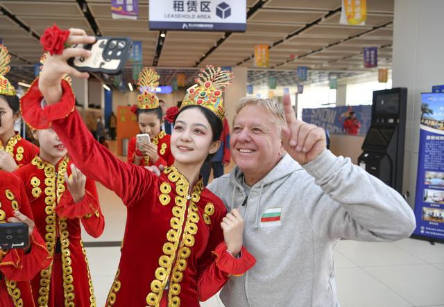 星空体育网站：新华全媒+冰雪运动成就新疆文旅新名片(图15)