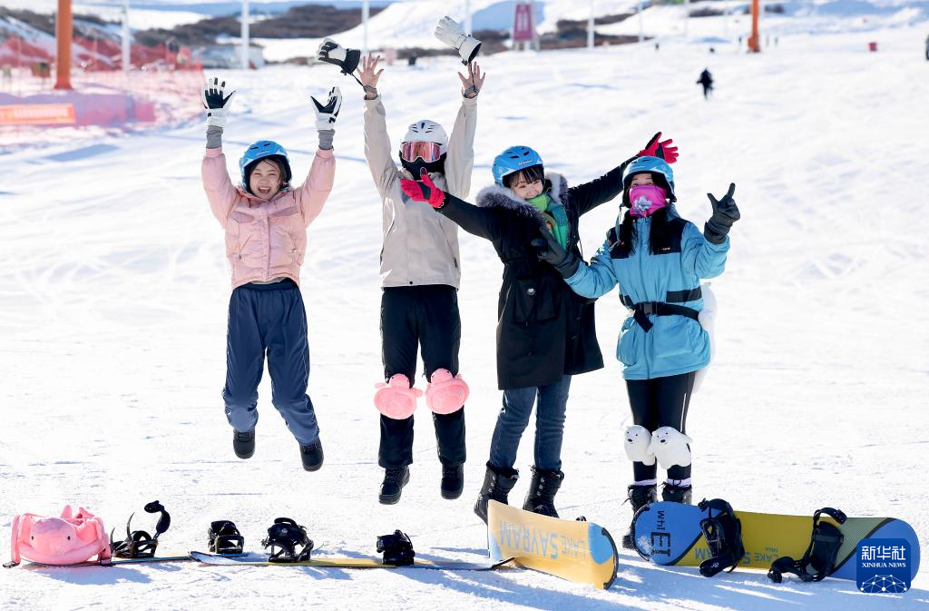 星空体育网站：冰雪运动成就新疆文旅新名片(图1)