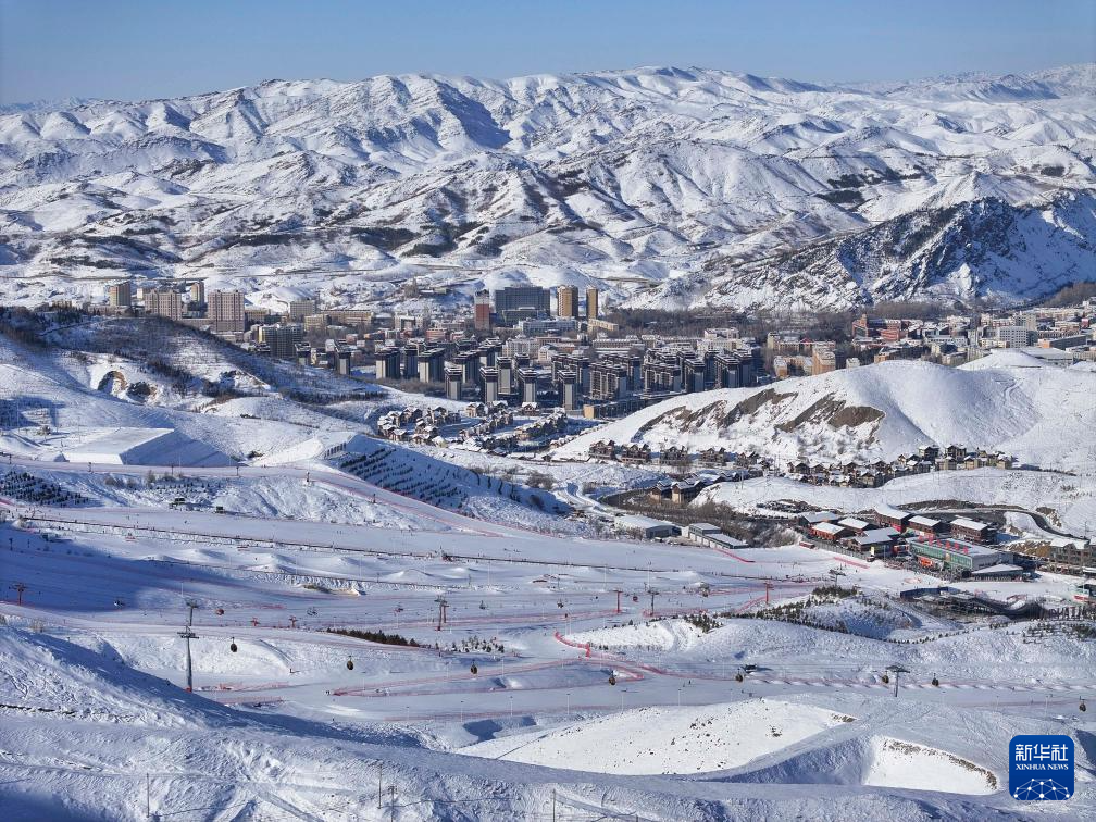 星空体育网站：冰雪运动成就新疆文旅新名片(图2)