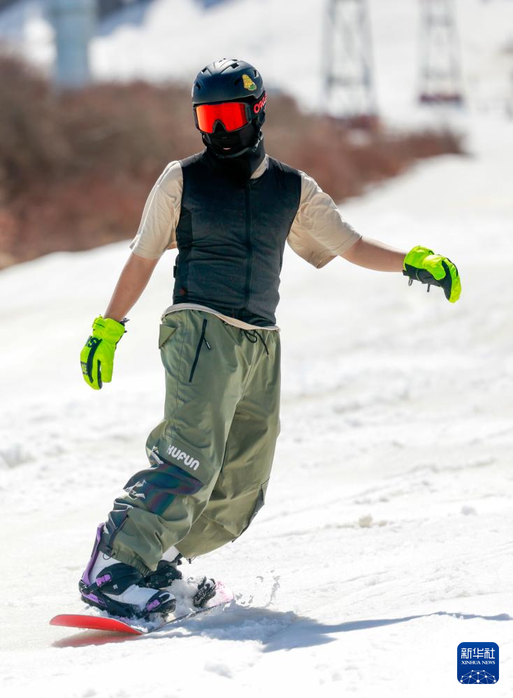 星空体育网站：冰雪运动成就新疆文旅新名片(图5)