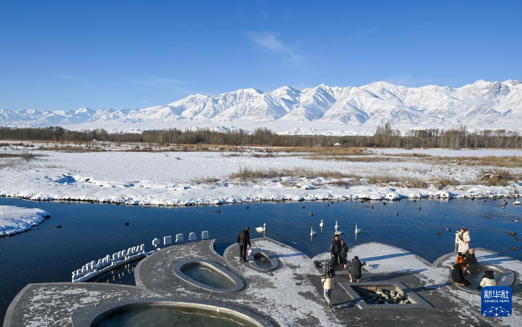 星空体育网站：冰雪运动成就新疆文旅新名片(图6)