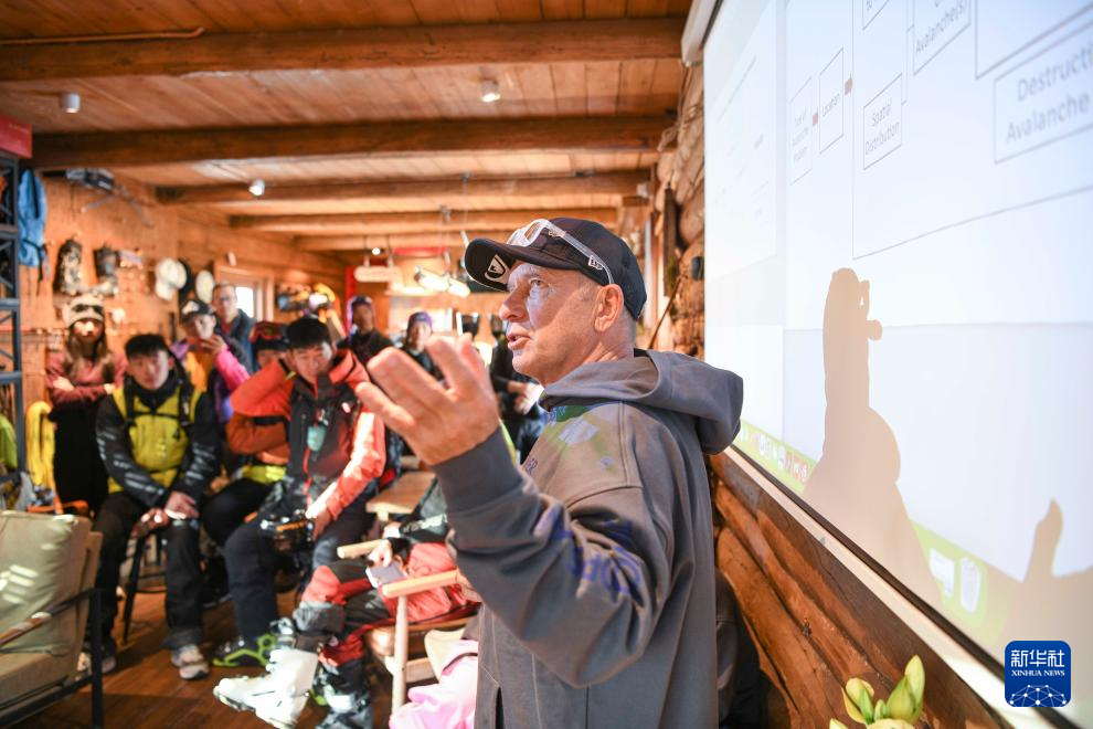 星空体育网站：冰雪运动成就新疆文旅新名片(图10)