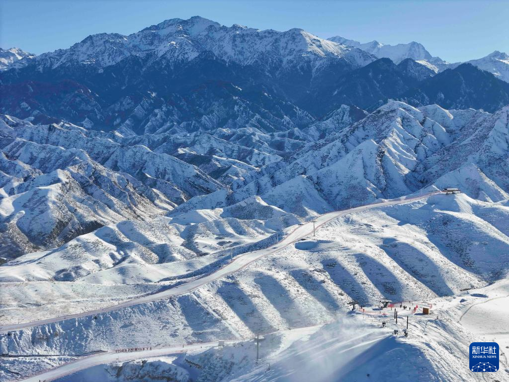 星空体育网站：冰雪运动成就新疆文旅新名片(图13)