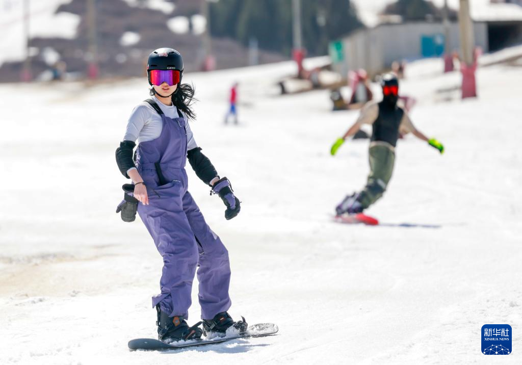 星空体育网站：冰雪运动成就新疆文旅新名片(图21)