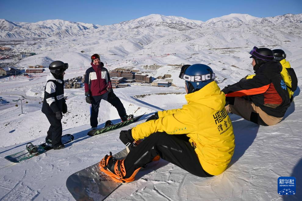星空体育网站：冰雪运动成就新疆文旅新名片(图18)