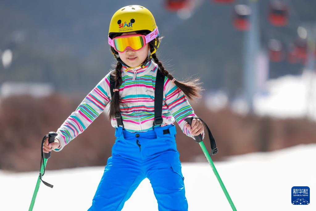 星空体育网站：冰雪运动成就新疆文旅新名片(图19)