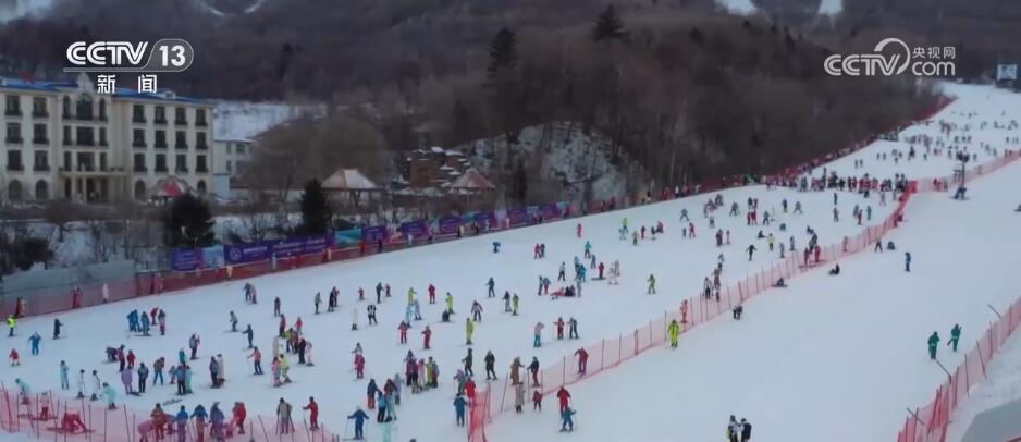 星空体育平台：“冷”冰雪拉动“热”经济冰雪运动带火多地冬季旅游(图2)