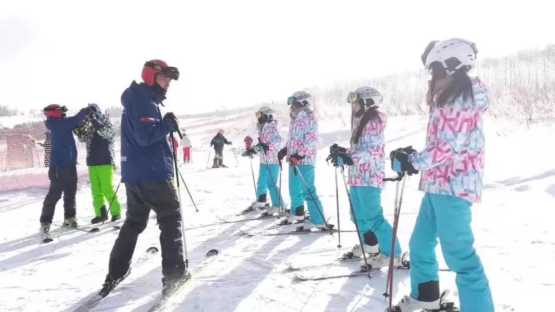星空体育网址：不止于冰雪运动长白山鲁能胜地打造理想度假生活方式(图6)
