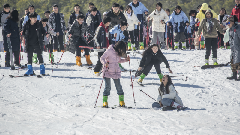 星空体育平台：冬天里的一把“火”——2023-2024冰雪季大众冰雪运动盘点(图5)