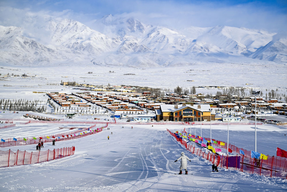 新华全媒+丨冰雪运动成就新疆文旅新名片(图3)