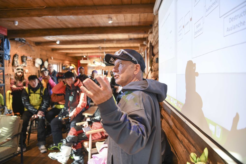 新华全媒+丨冰雪运动成就新疆文旅新名片(图12)