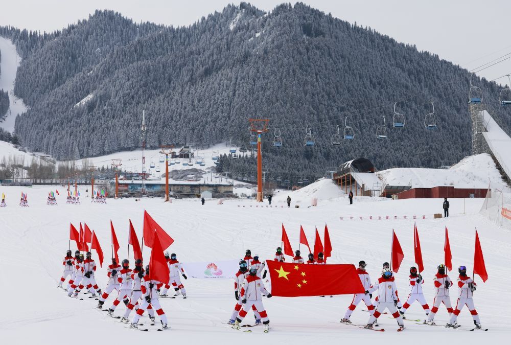 新华全媒+丨冰雪运动成就新疆文旅新名片(图18)
