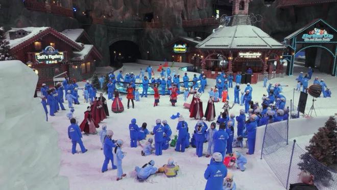 星空体育网站：这个夏天去上海后花园“泼雪”！沪郊“冰雪微度假”成避暑新宠(图1)