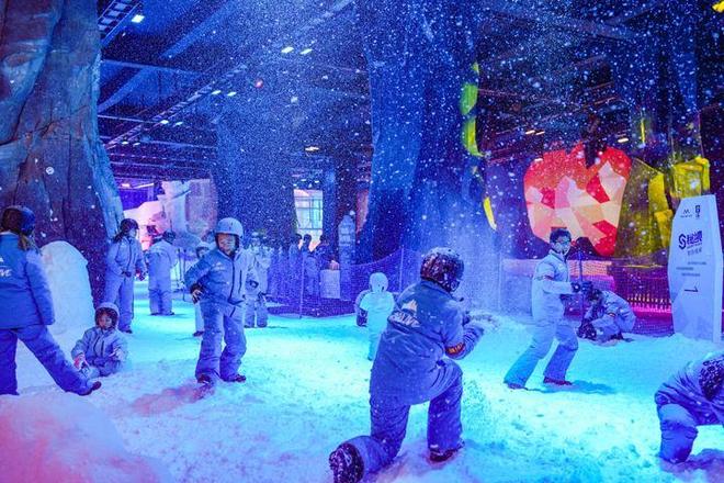 星空体育网站：这个夏天去上海后花园“泼雪”！沪郊“冰雪微度假”成避暑新宠(图3)